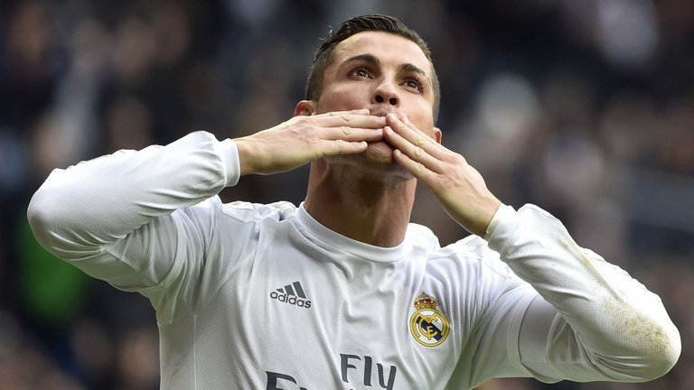 Cristiano Ronaldo, jucătorul anului în viziunea publicaţiei engleze Four Four Two
